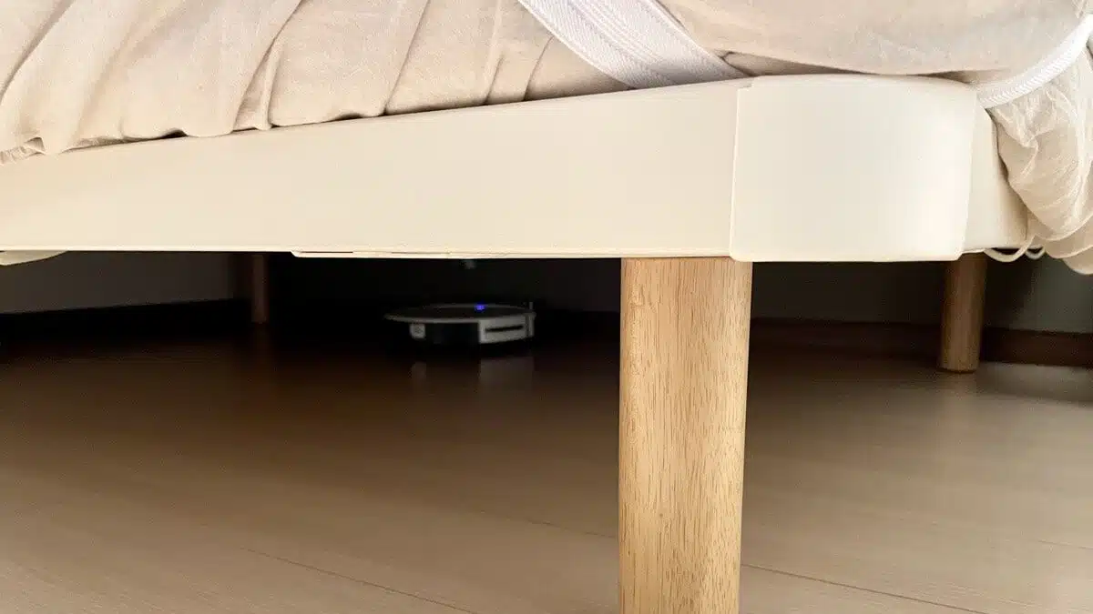 anker-eufy-robovac-11s-charge-station-bed